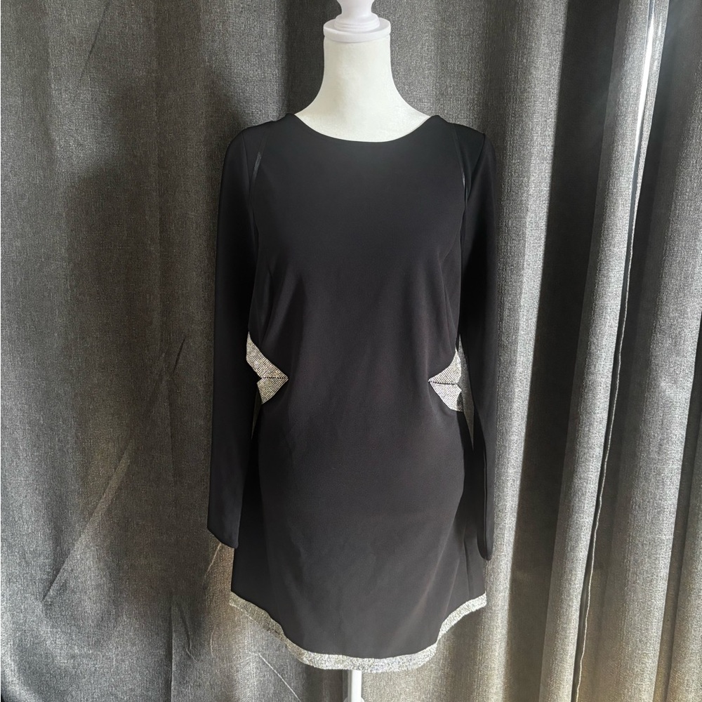 Black Sheath Dress with Crew Neck and Long Sleeves